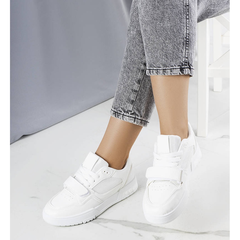 BM Weiße Turnschuhe für Damen von Ollie 1