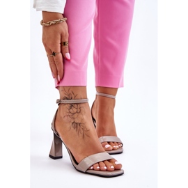 S.Barski Graue Sandaletten aus Lackleder von Owen 1