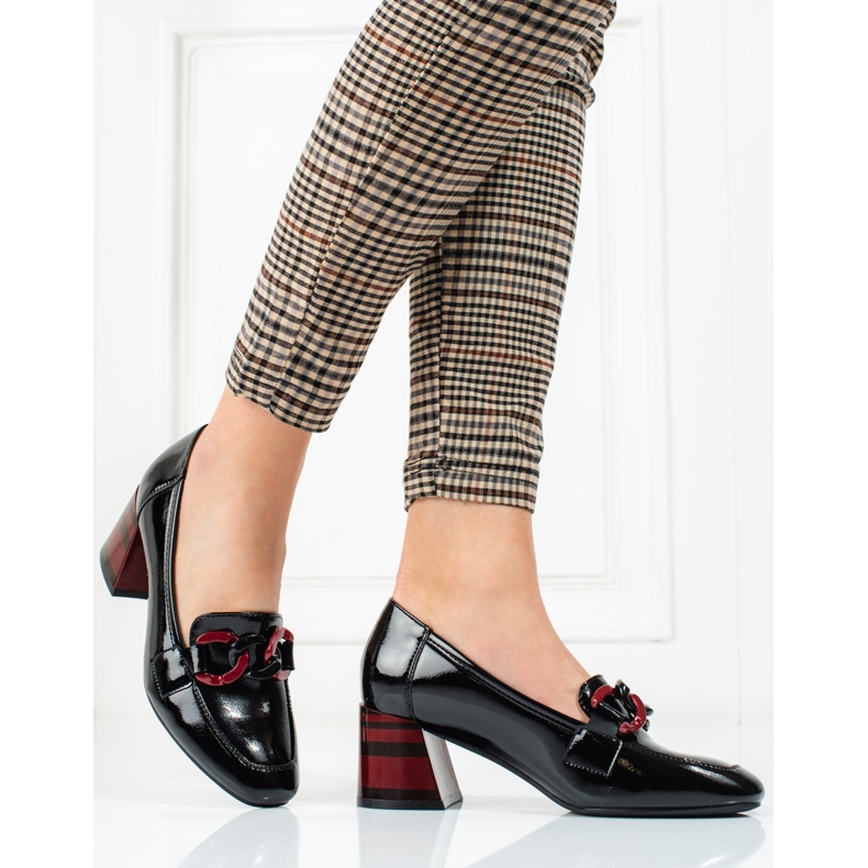 Schwarze Vinceza Damenpumps mit Kette 2