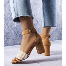 BM Beige Sandalen mit Blockabsatz von Patience 1