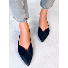 BM Ayanna Schwarze, ausgeschnittene Ballerinas 1