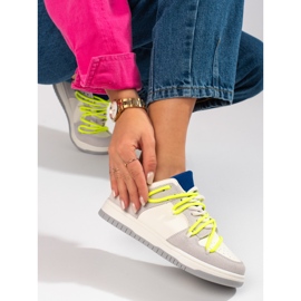 Shelovet Sneakers mit gelben Schnürsenkeln weiß 2