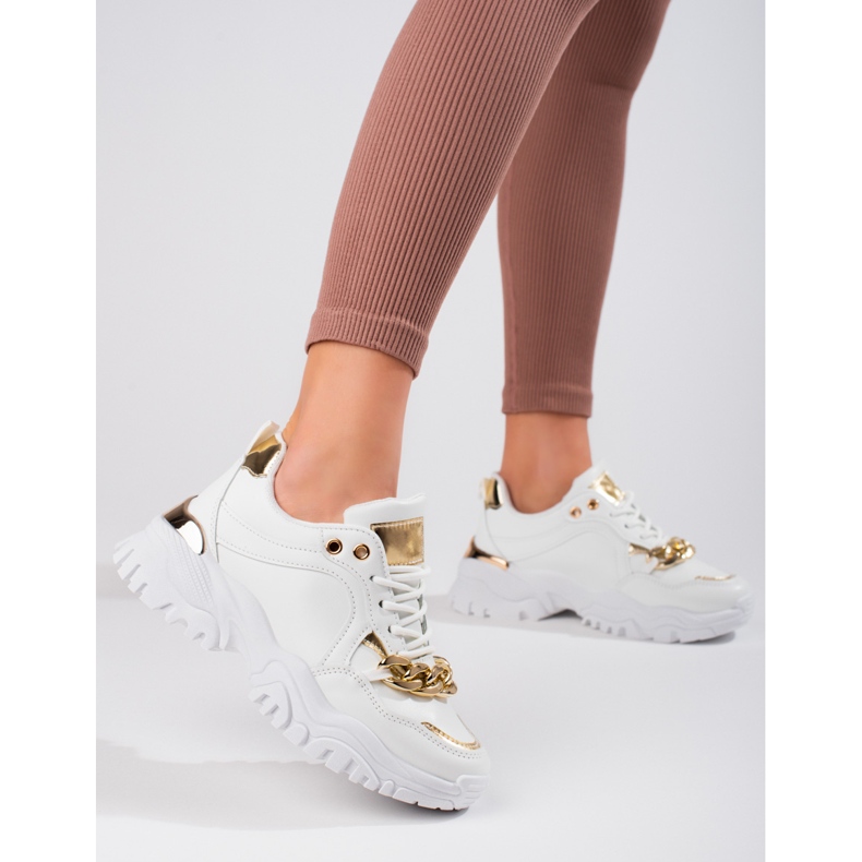 Weiß-goldene Shelovet-Sneakers mit Kette 1