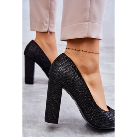 Glänzende Pumps auf schwarzem Absatz 3