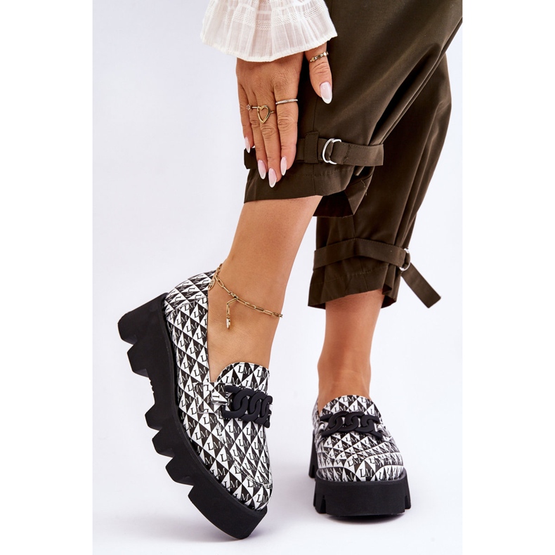Loafer auf einer massiven Plattform Laura Messi 2601 Schwarz und Weiß 1