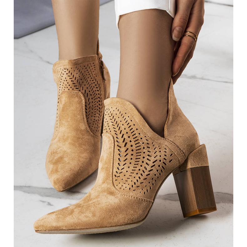 PA1 Dunkelbeige durchbrochene Stiefel von Hachée 1