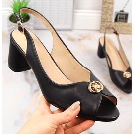 Schwarze Damensandalen auf dem Pfosten eVento 5480 1