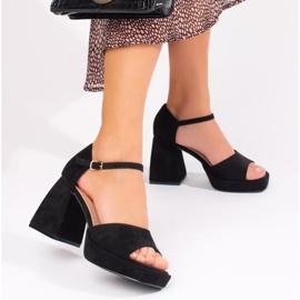 Schwarze Sandaletten aus Wildleder von Vinceza 1