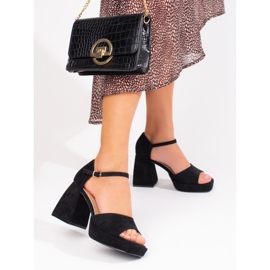 Schwarze Sandaletten aus Wildleder von Vinceza 2