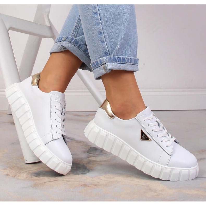 Damenschuhe aus Leder auf der Plattform weiß Filippo DP4138/23 1