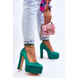 BM Modische Pumps auf einem High Heel Green Hayden grün 2