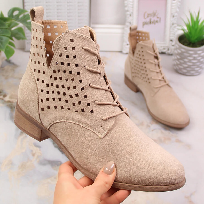 Potocki SZ12089 beige Wildleder durchbrochene flache Stiefel 1