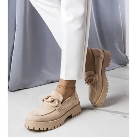 PA1 Beige Lords, verziert mit einer Arpin-Kette 1