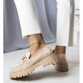 PA1 Beige Lords, verziert mit einer Arpin-Kette 2