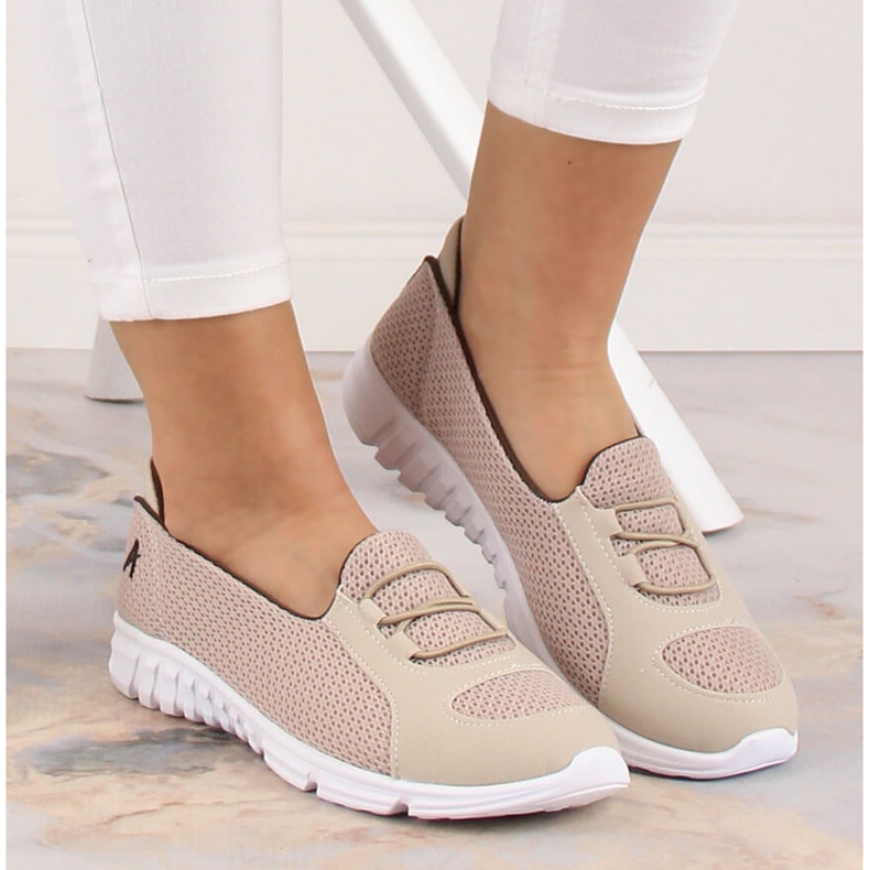 Bequeme Sportschuhe zum Hineinschlüpfen in Beige von Artiker 50C1167 1