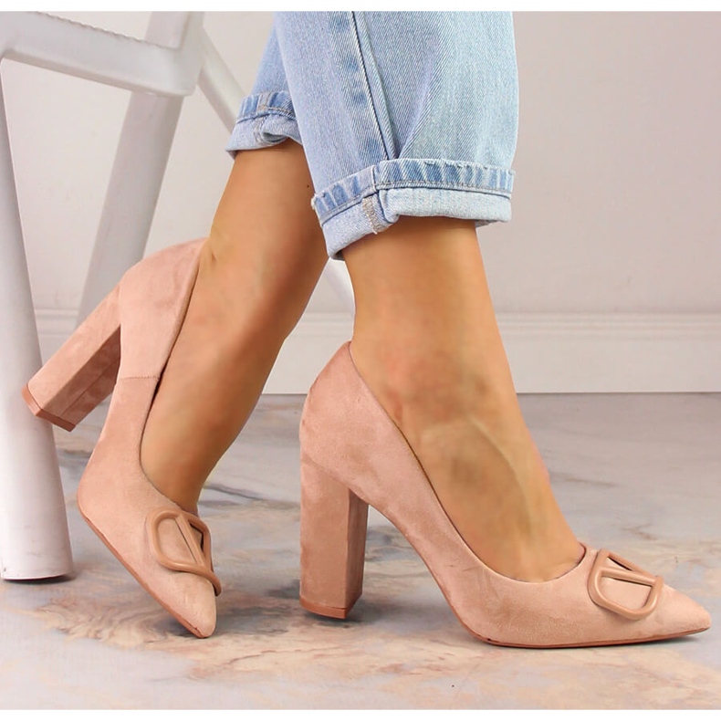 Vinceza 2246 Pumps aus beigefarbenem Wildleder 1