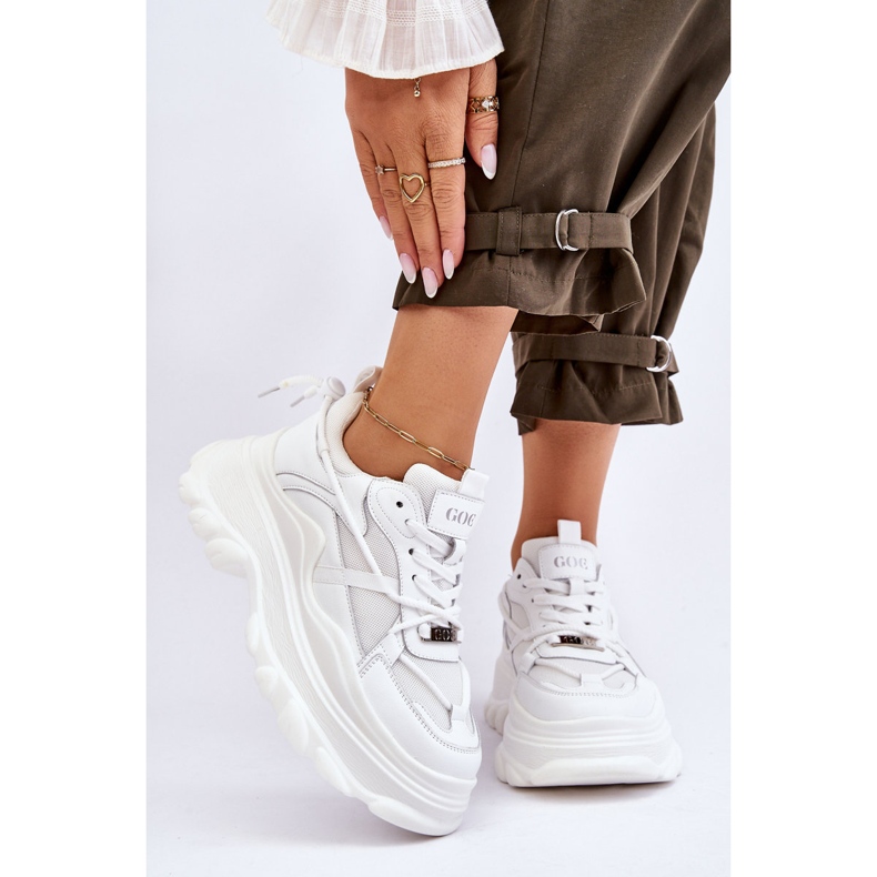 Sportschuhe auf einer massiven Plattform GOE LL2N4029 Weiß 1