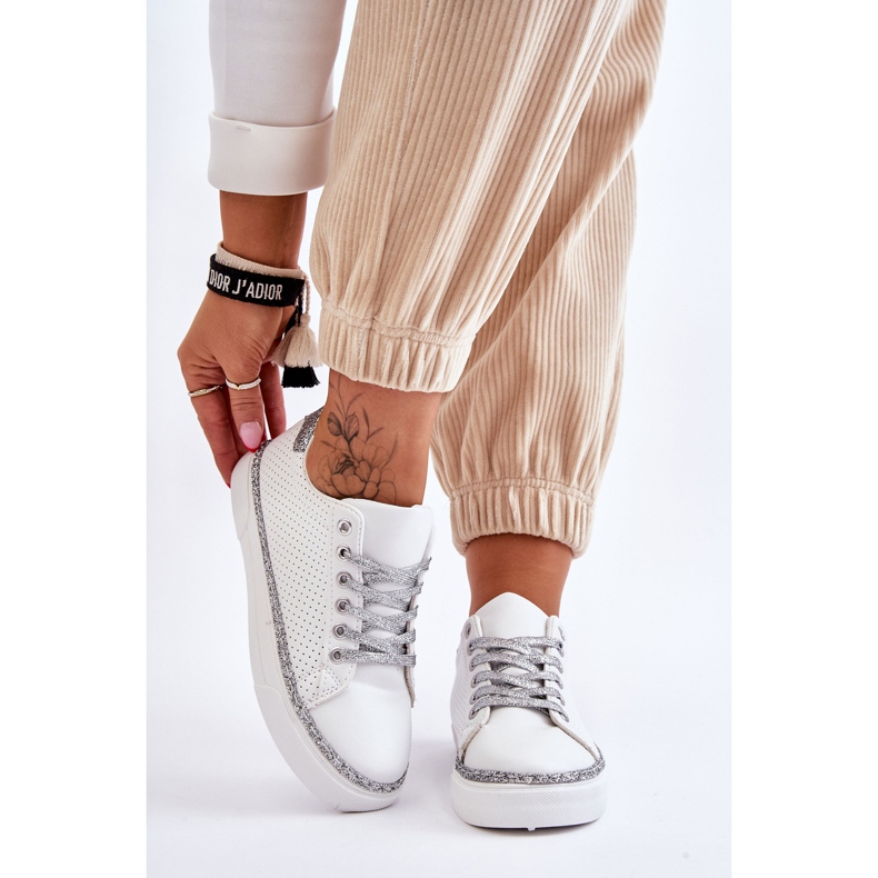 BM Niedrige perforierte Turnschuhe für Damen Weiß und Silber Daxton 1