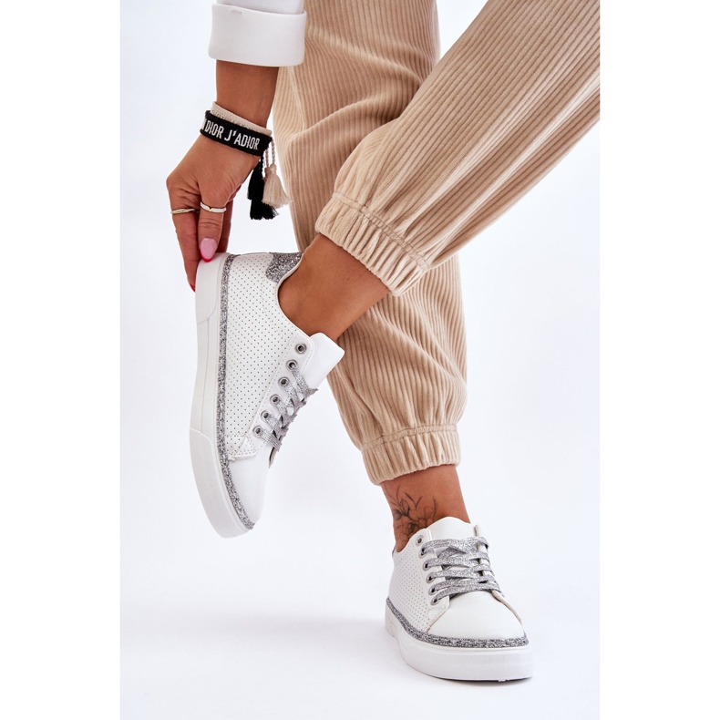 BM Niedrige perforierte Turnschuhe für Damen Weiß und Silber Daxton silber- 2