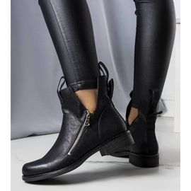 BM Pat schwarze Ankle Boots mit Cut-Outs 2