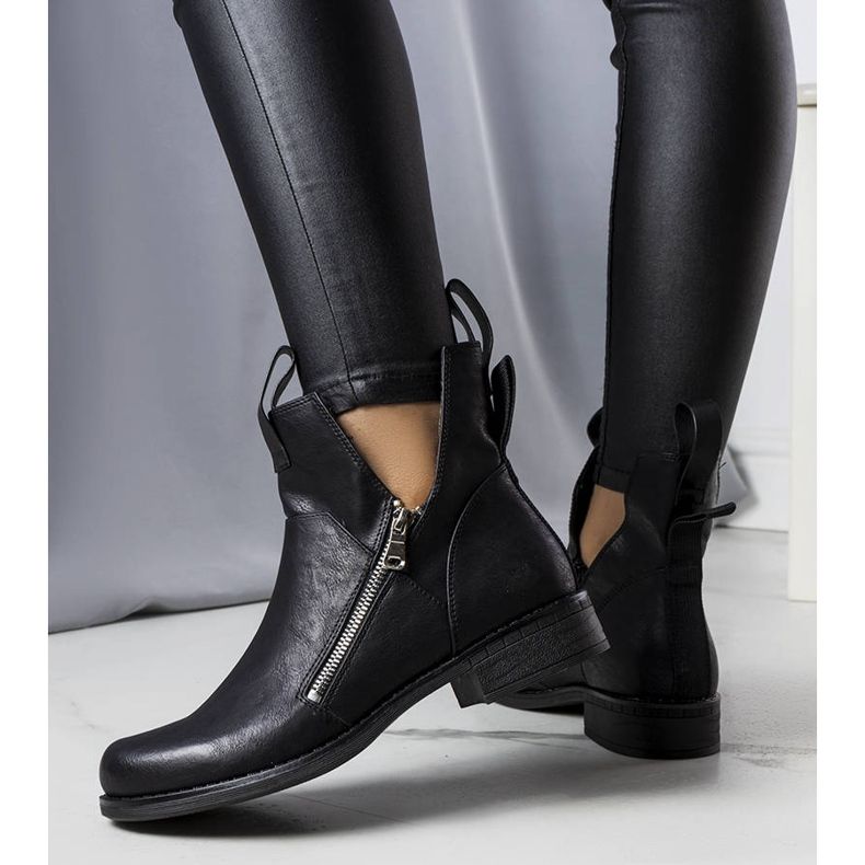 BM Pat schwarze Ankle Boots mit Cut-Outs 2