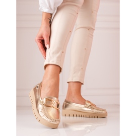 Goldene Damenmokassins auf der Shelovet-Plattform 2