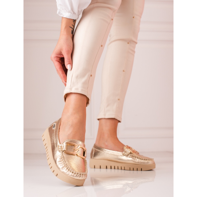 Goldene Damenmokassins auf der Shelovet-Plattform 2