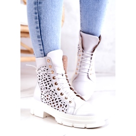 FILIPCZYK Weiße, durchbrochene Lederstiefel von Aileen 1