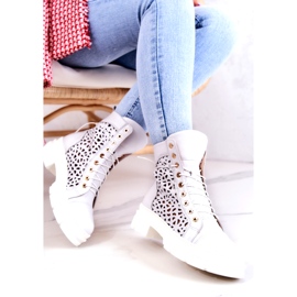 FILIPCZYK Weiße, durchbrochene Lederstiefel von Aileen 2