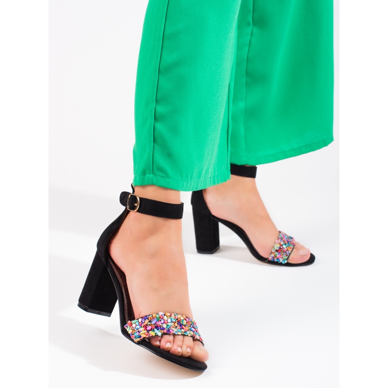 Elegante schwarze Sandalen mit Perlen von Shelovet 1