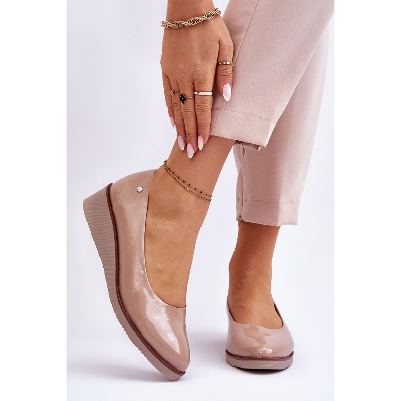 Vinceza Klassische Lack-Keilpumps Beige Paola 1