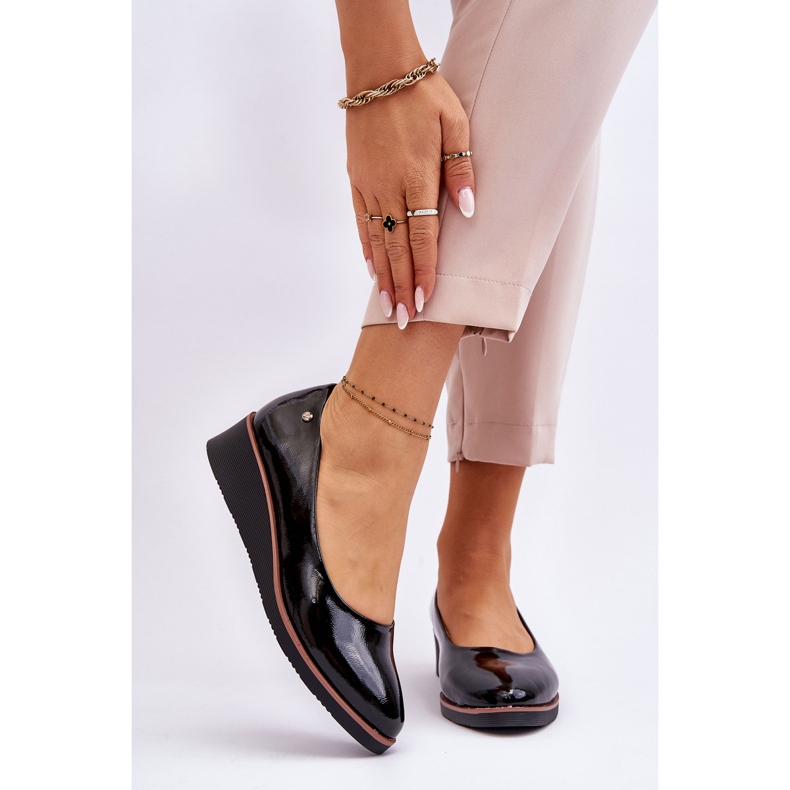 Vinceza Klassische Keilpumps aus Lackleder Schwarz Paola 1