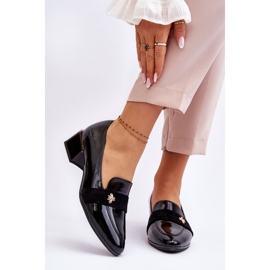 Vinceza Pumps aus schwarzem Lackleder mit niedrigem Absatz und Verzierung Doria 1