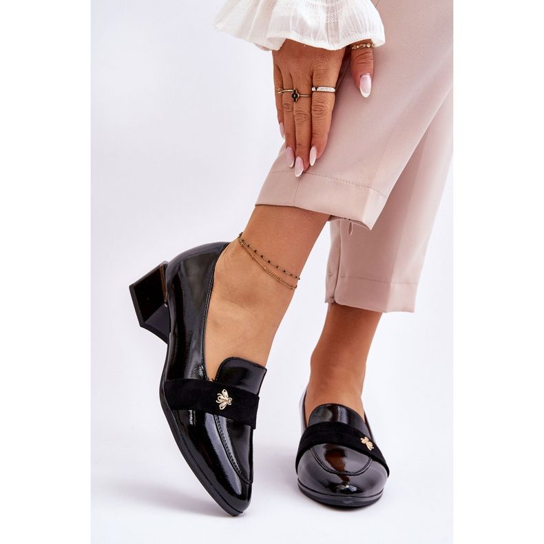 Vinceza Pumps aus schwarzem Lackleder mit niedrigem Absatz und Verzierung Doria 1