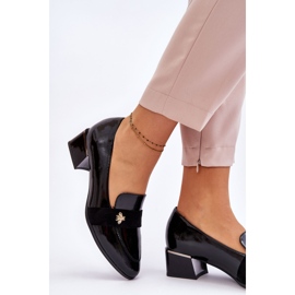 Vinceza Pumps aus schwarzem Lackleder mit niedrigem Absatz und Verzierung Doria 2