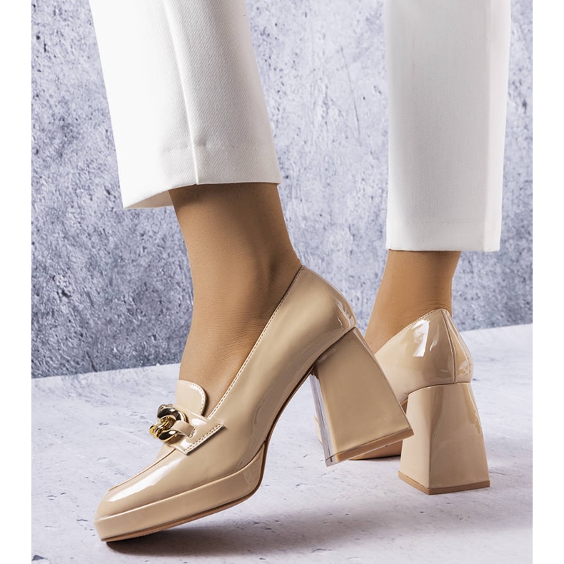 Beige Pumps aus Lackleder von Vinceza 1