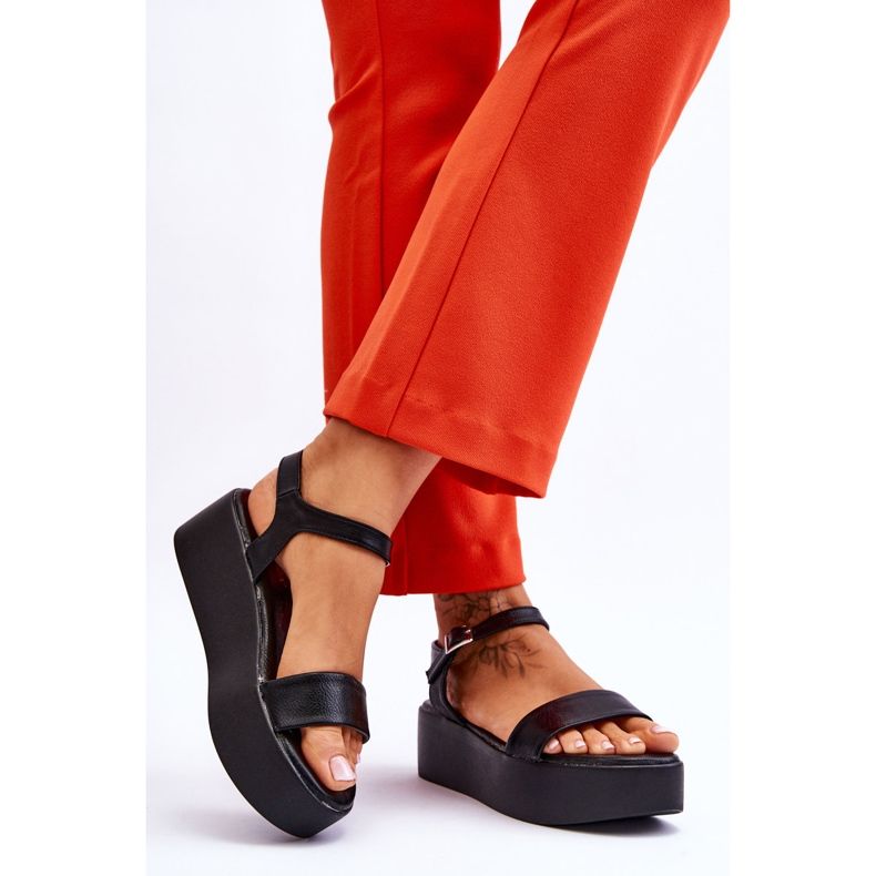 Vinceza Damensandalen auf einer massiven Plattform Black Casen schwarz 2