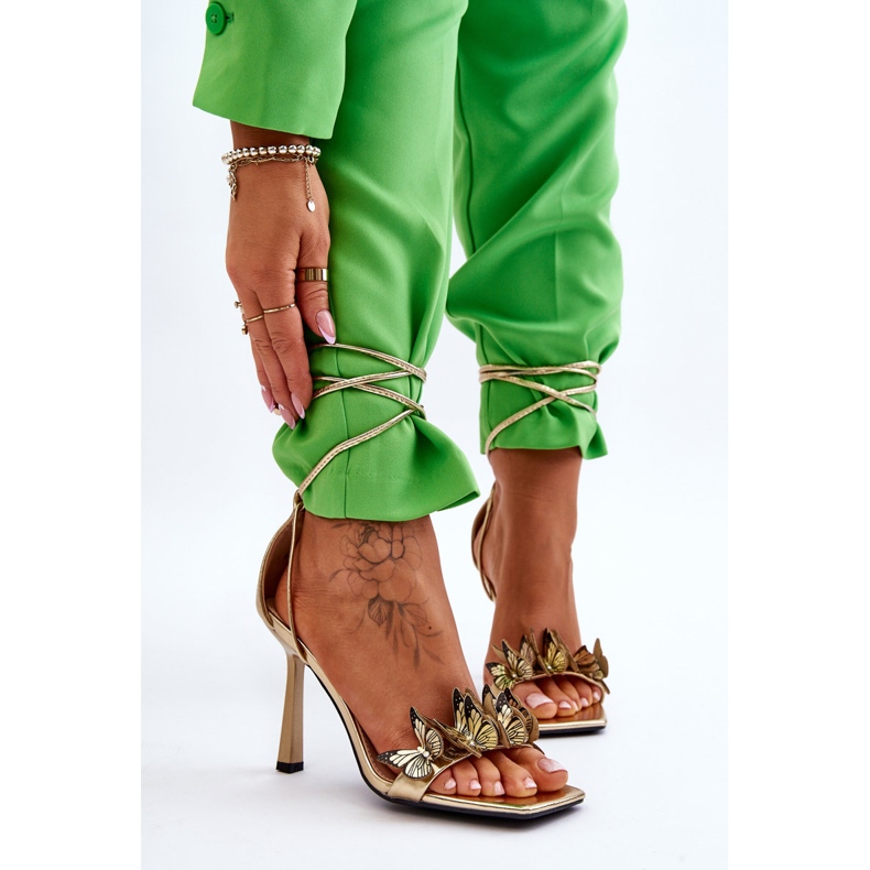 FS1 Gebundene Sandalen auf einem hohen Absatz mit goldenen Delmar-Schmetterlingen 2