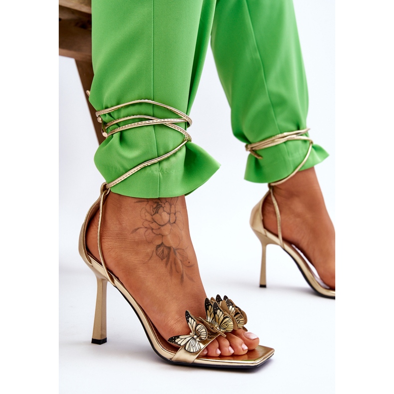 FS1 Gebundene Sandalen auf einem hohen Absatz mit goldenen Delmar-Schmetterlingen 1