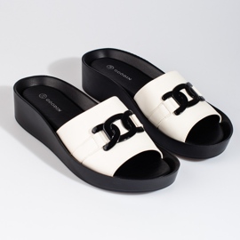 Weiße Damenhausschuhe auf der Shelovet-Plattform 1