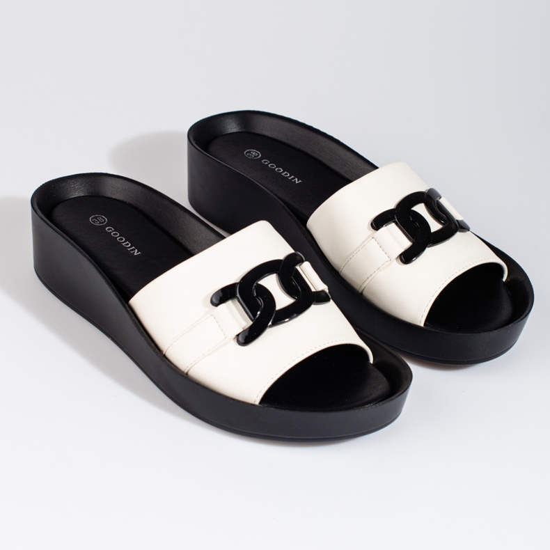 Weiße Damenhausschuhe auf der Shelovet-Plattform 1