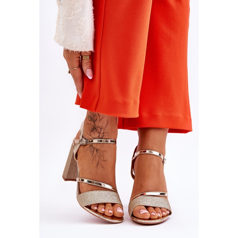 Vinceza Glänzende goldene Alicia High Heel Sandalen 1