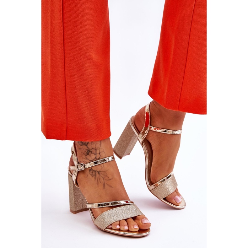 Vinceza Glänzende goldene Alicia High Heel Sandalen 2