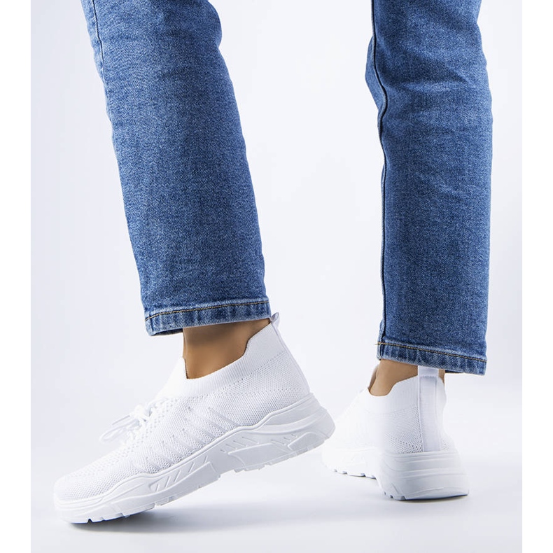 BM Weiße Sneakers mit flexiblem Obermaterial von Gois 1