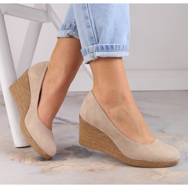 Keilpumps aus beigefarbenem Wildleder für Damen Potocki SZ12024 1