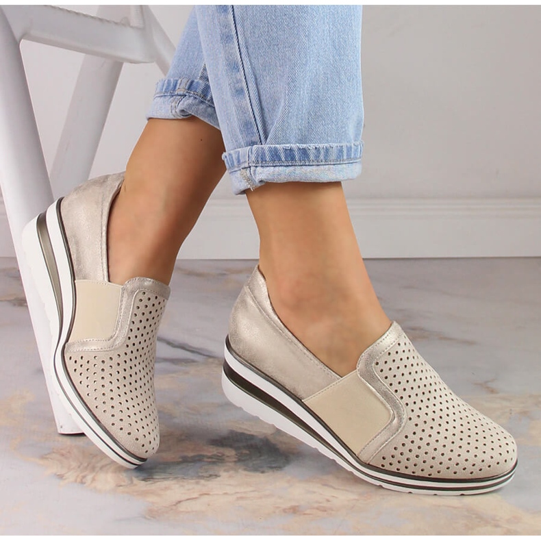 Gold durchbrochene Keilschuhe für Damen Jezzi MR1738-17 golden 1