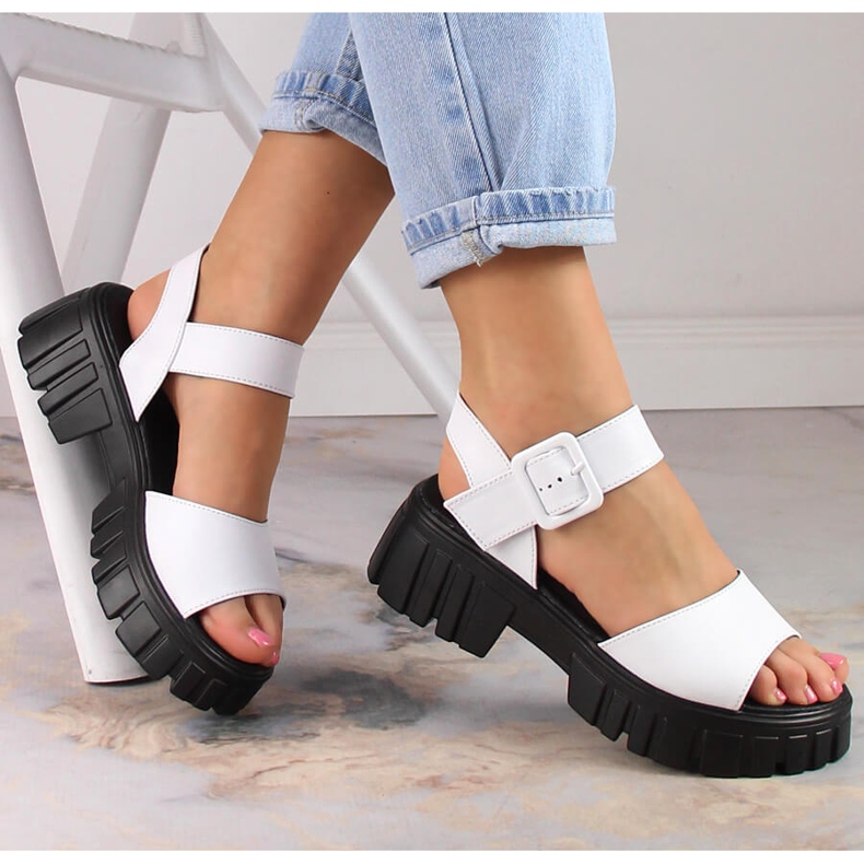 Weiße Plateausandalen für Damen Vinceza SG23-7852 1