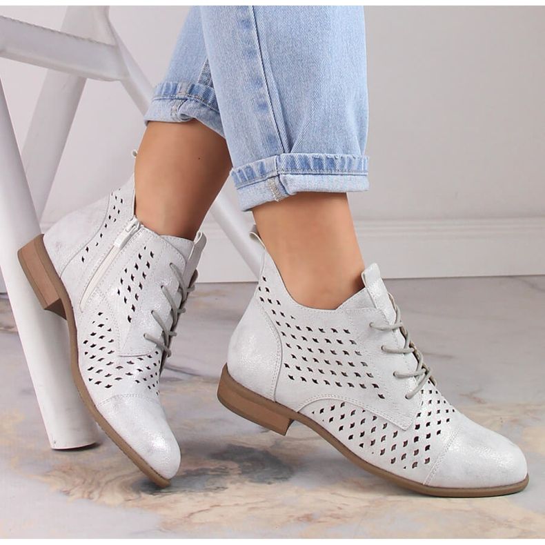 Durchbrochene silberne Damenstiefel für den Frühling Jezzi ASA142-45 silber- 1