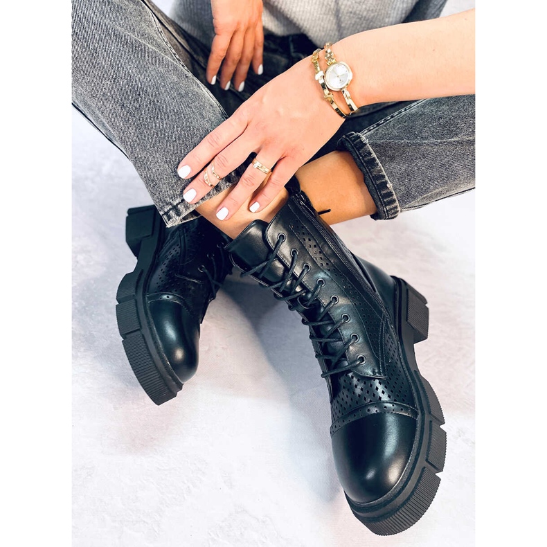 BM Wyman Schwarze durchbrochene Schnürstiefel 2