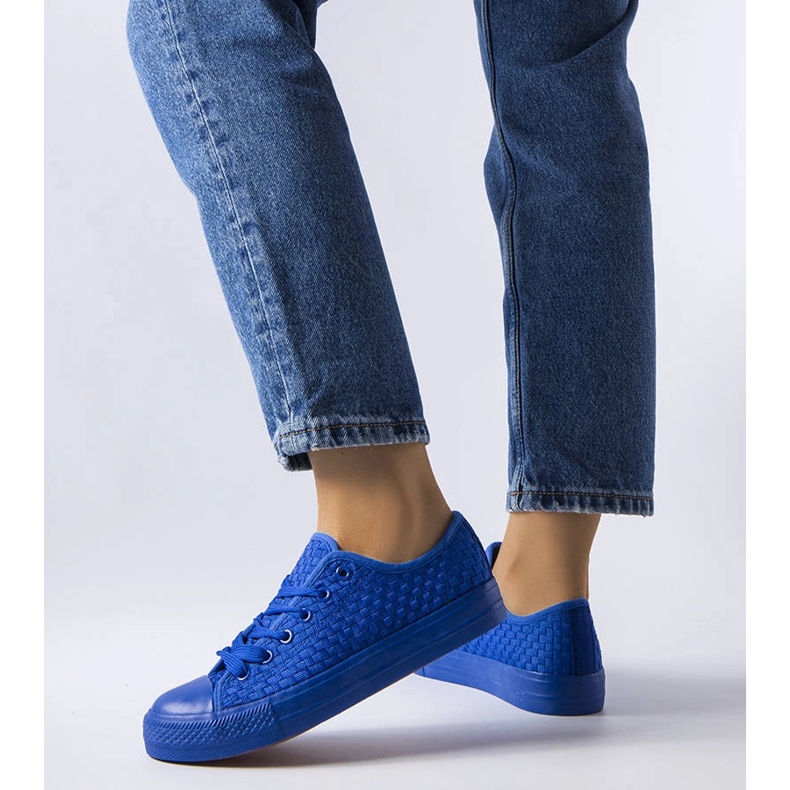 Blaue Sneakers aus Webstoff von Thibodeau 1